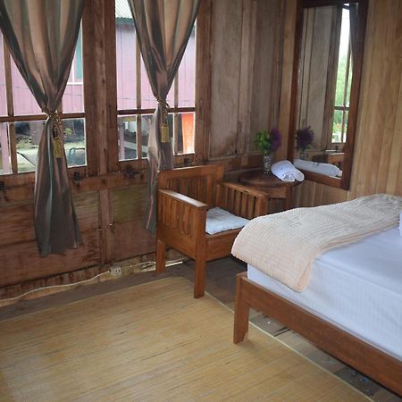 Areef Homestay Kaledupa Экстерьер фото