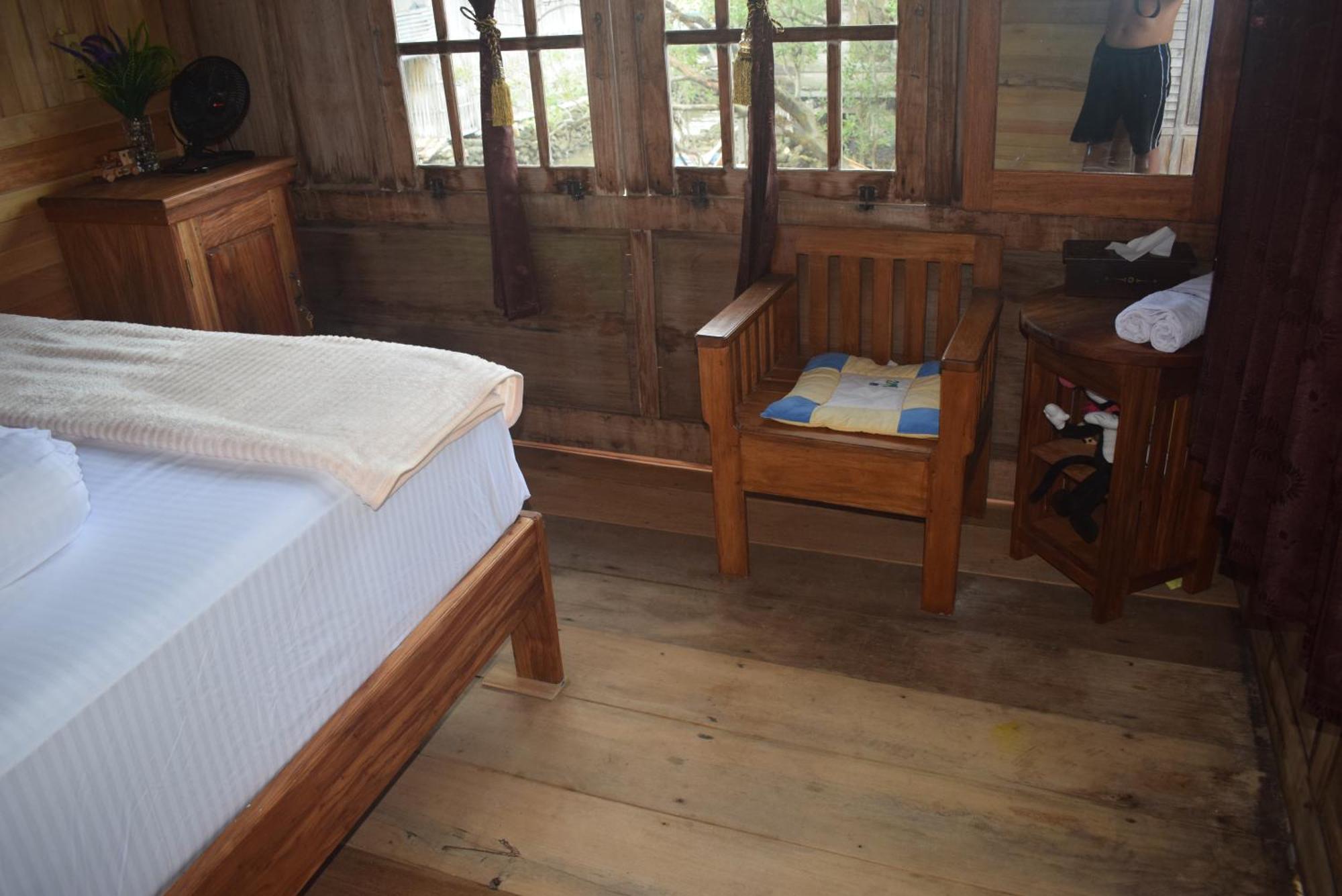Areef Homestay Kaledupa Экстерьер фото
