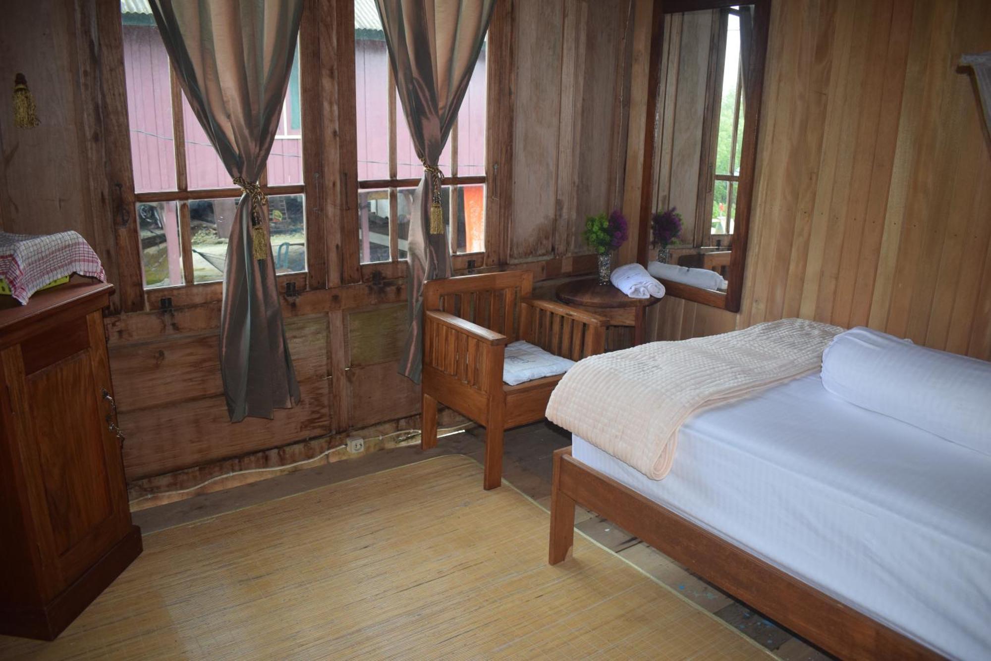 Areef Homestay Kaledupa Экстерьер фото